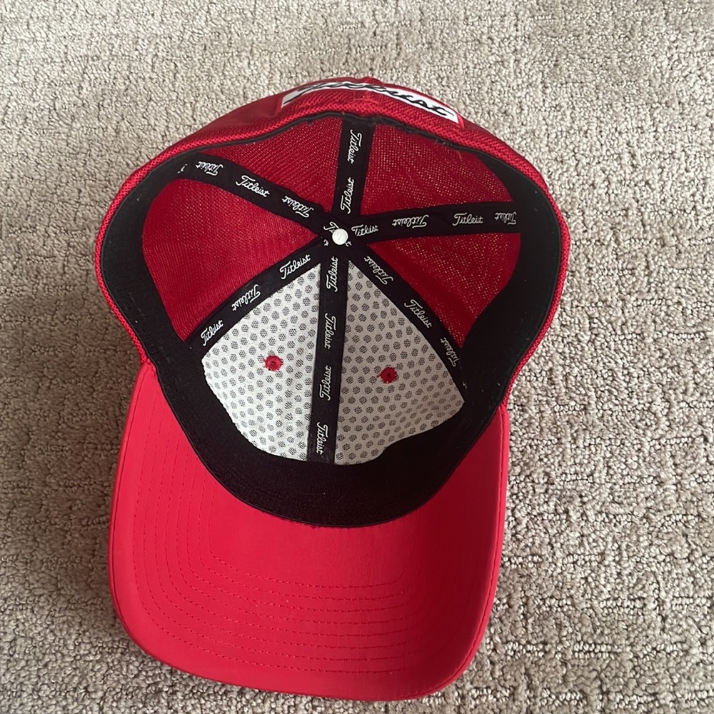 Red Titleist hat, never worn - Picture 3 of 4